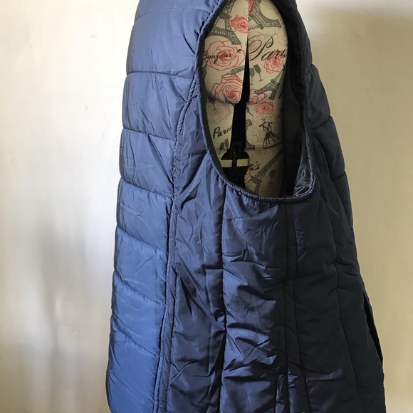 Navy blue puffer vest - Picture 5 of 9